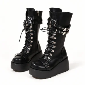 Bottes gothiques femme noires à plateforme avec rivets tendance