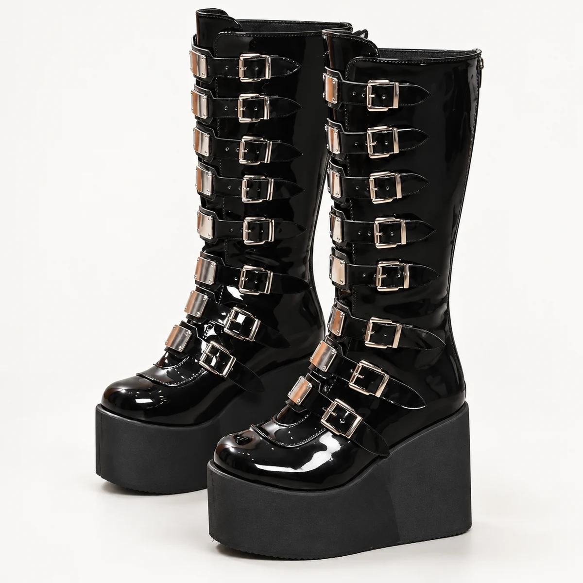 Bottes gothiques femme noires vernies avec multiples boucles élégantes