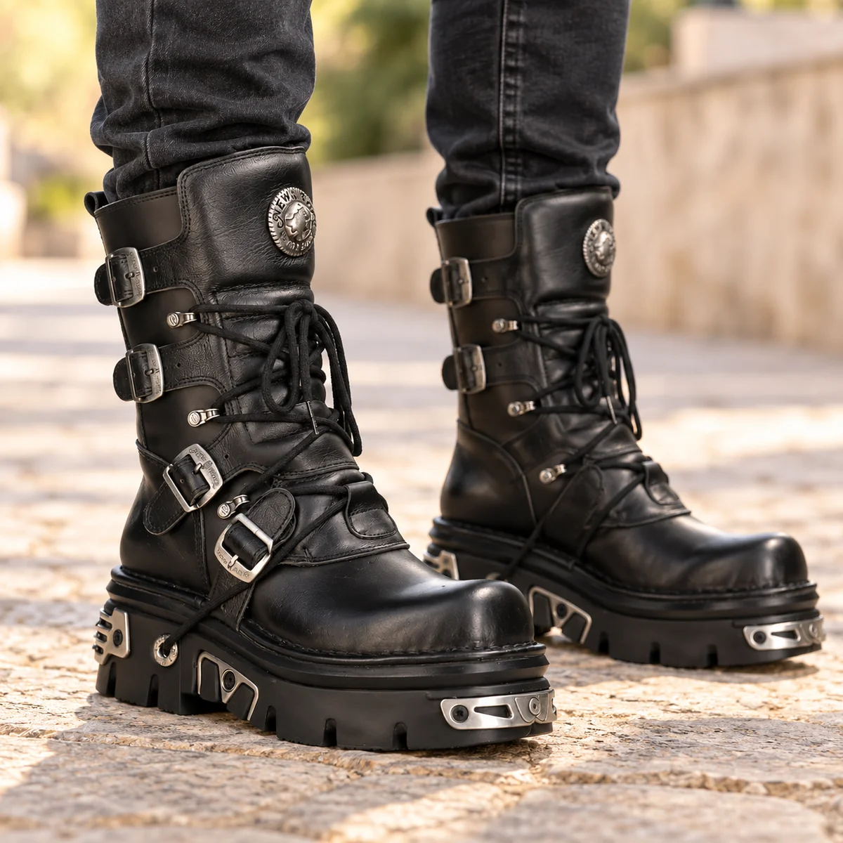 Chaussures homme noires à boucles et semelle robuste pour style urbain