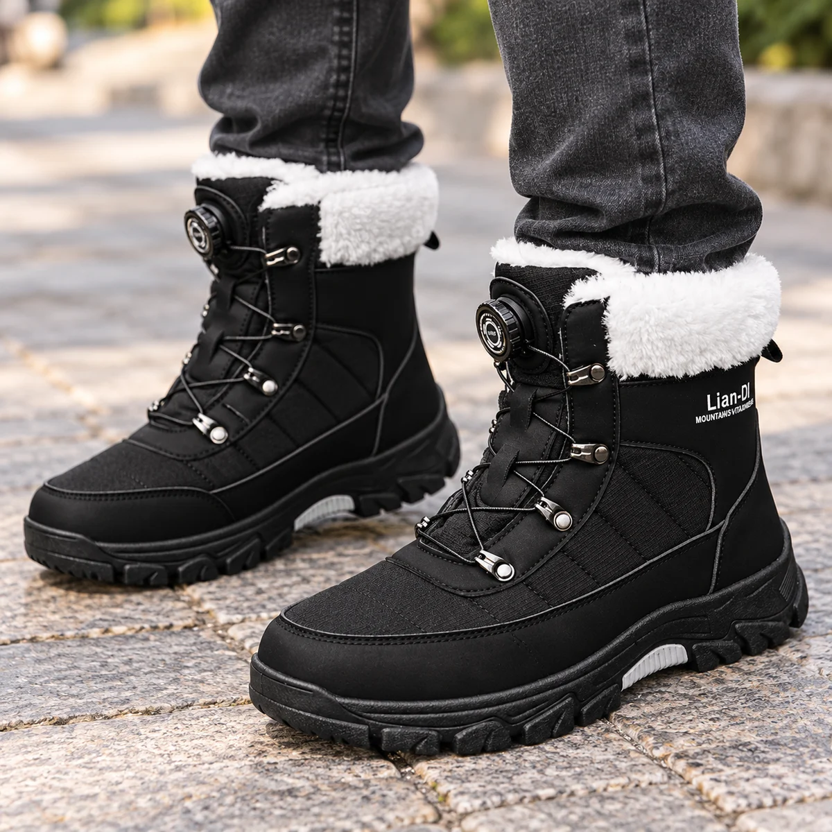 Chaussures hommes noires en cuir avec col fourré blanc et laçage moderne