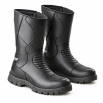 Bottes homme noires à empiècements et plis élégantes à la cheville