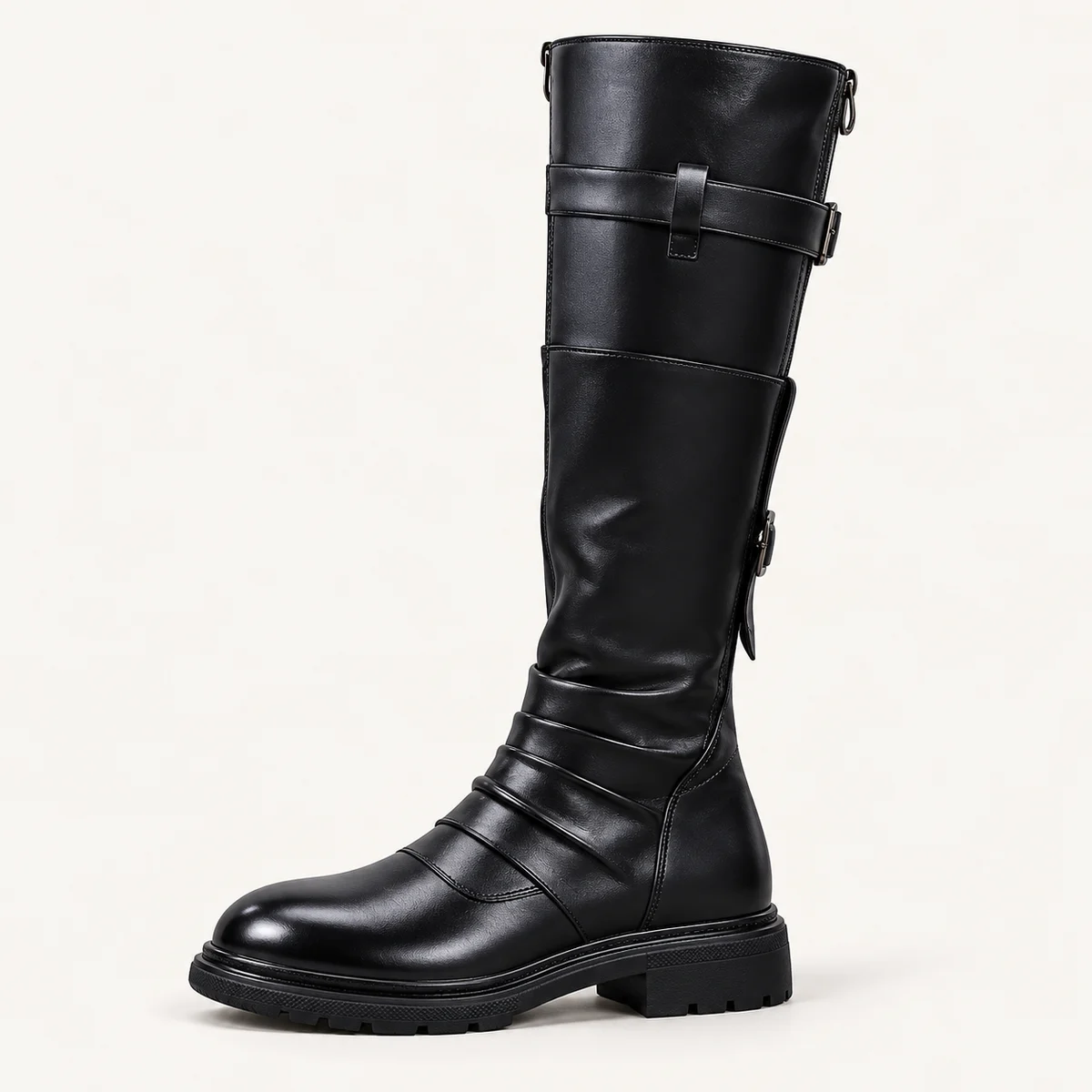 Bottes masculines noires à brides et empiècements pour un look urbain chic