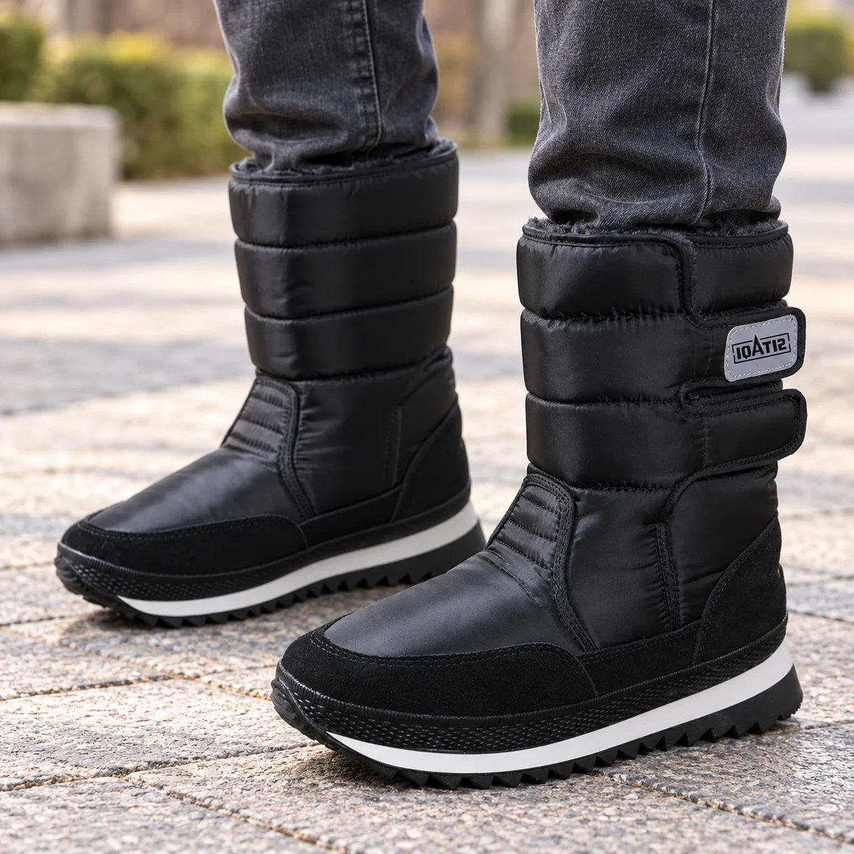 Chaussures de neige noires à tige rembourrée et durable