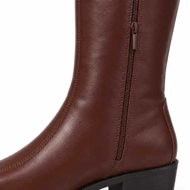 bottes western femme marron a zip et semelle basse detail de la decoupe western de la tige 44739
