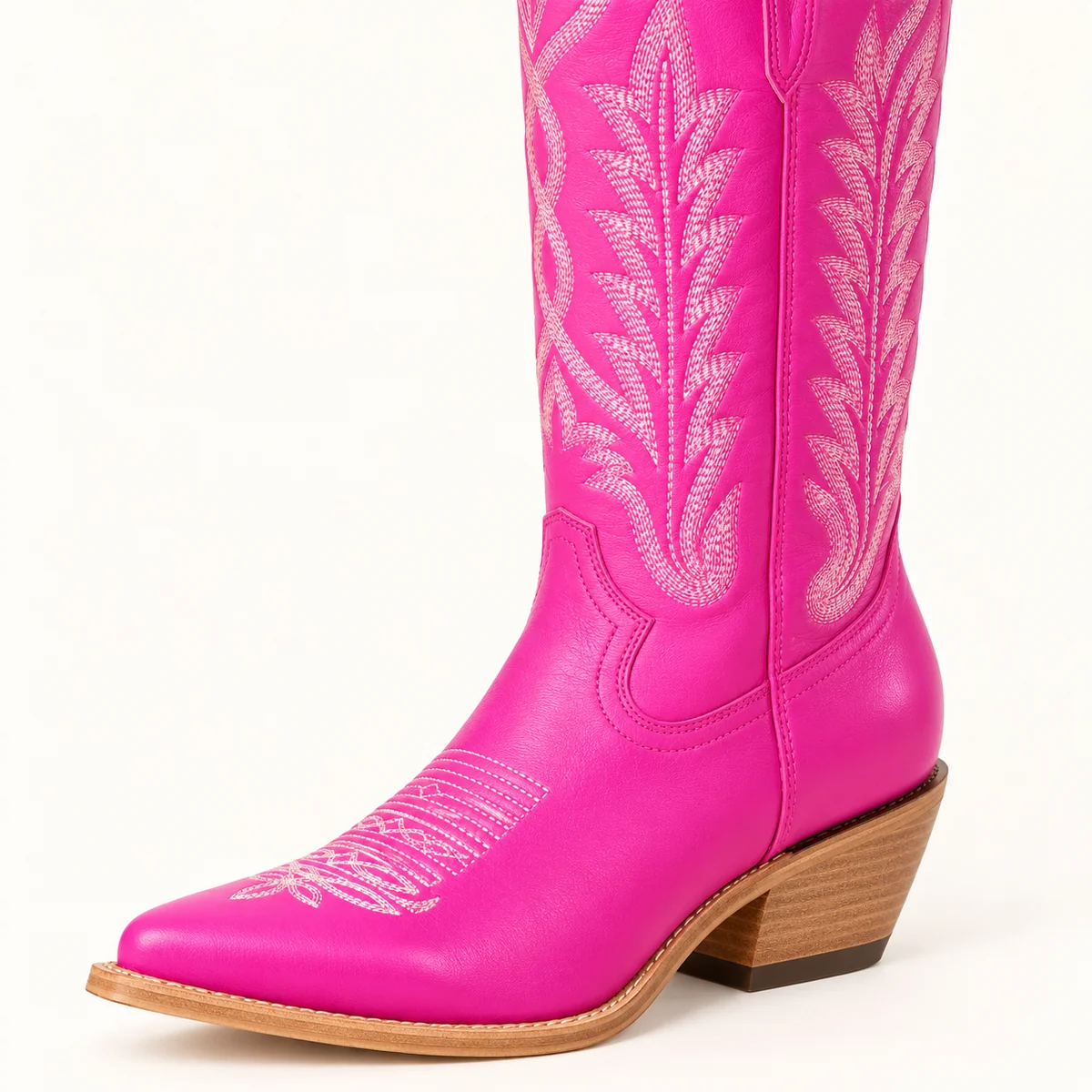 Chaussures western féminines rose vif décorées de broderies traditionnelles