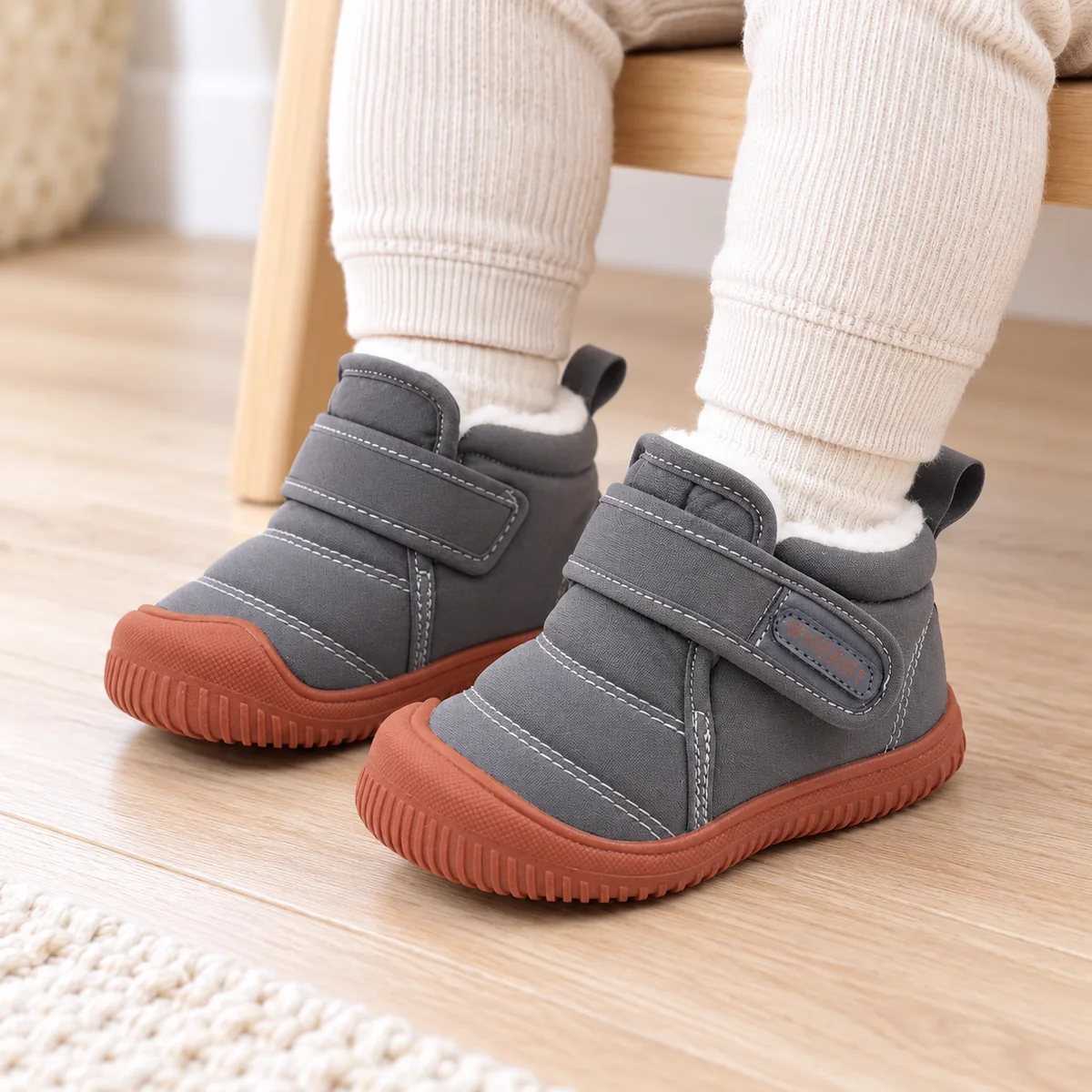 bottines bebe grises fourrees a scratc 44544 10a porte