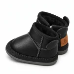 Bottines bébé noires fourrées avec revers et coutures pour hiver