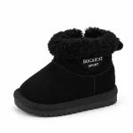 Bottines bébé noires fourrées avec zip et col pelucheux en gros plan