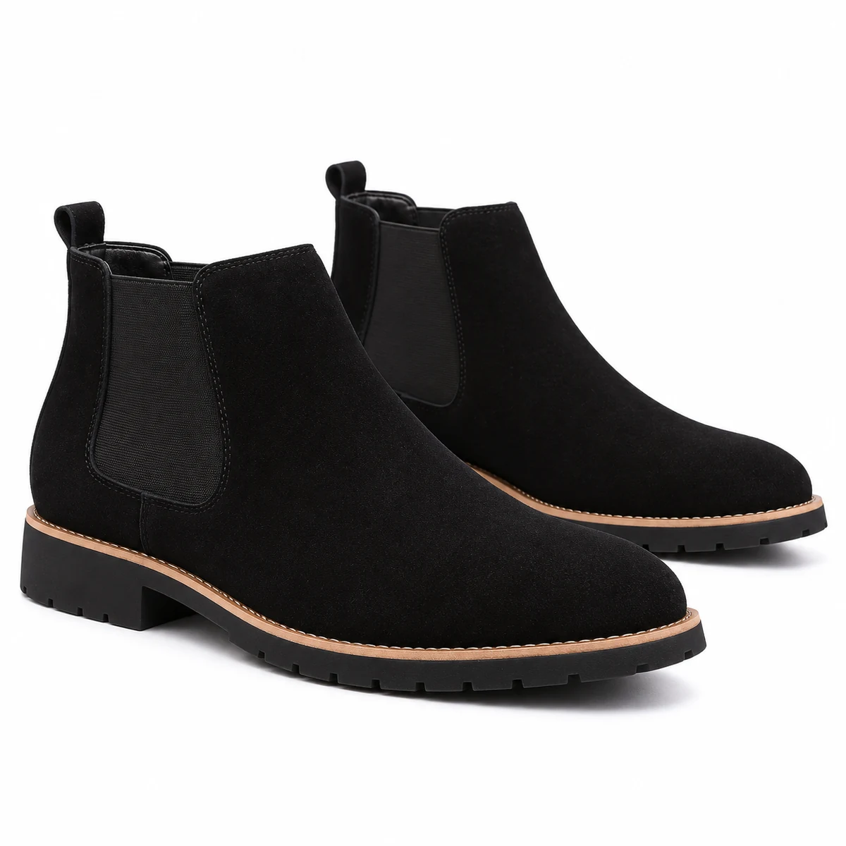 Vue de face des bottines Chelsea noires pour homme avec bordure camel