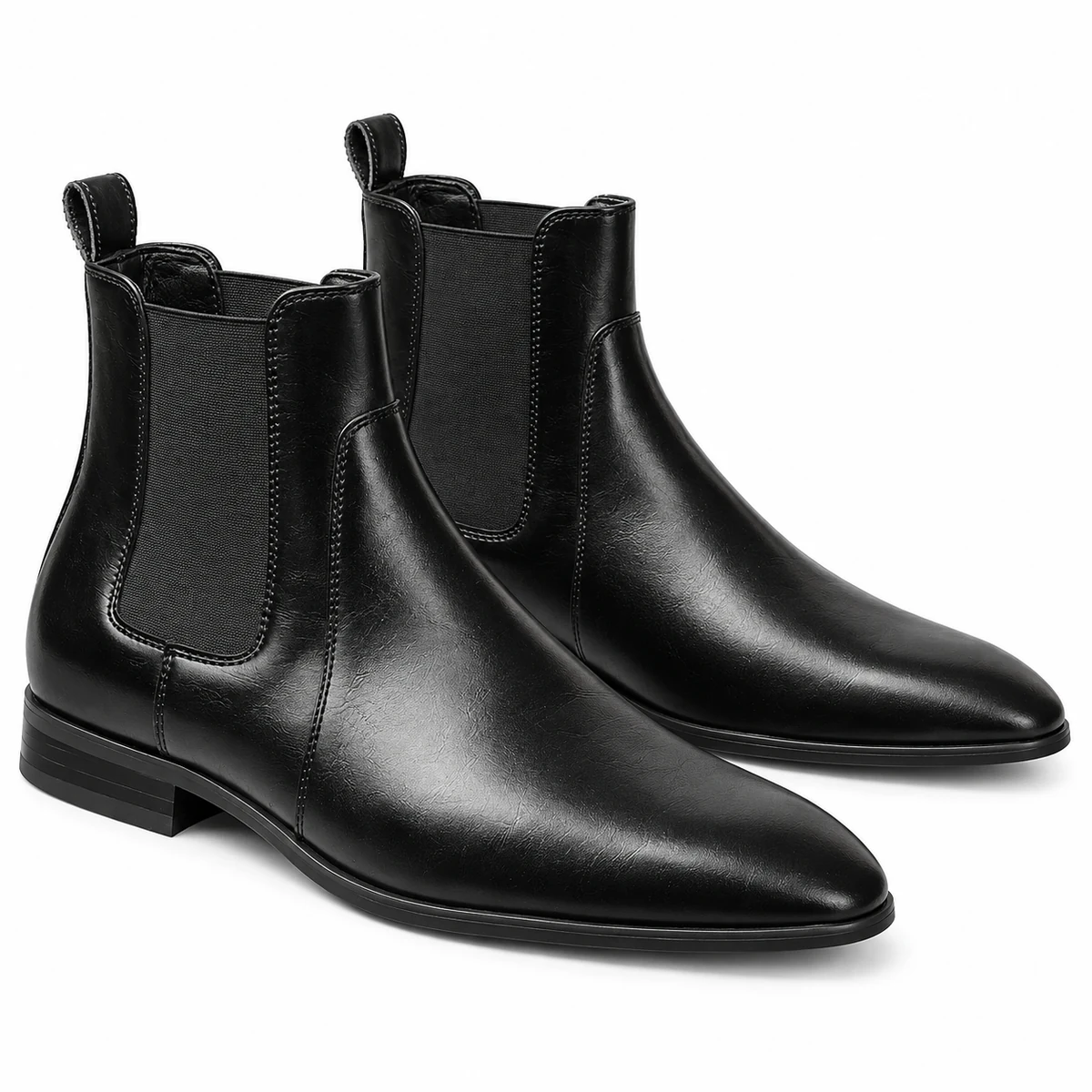 Bottines Chelsea homme noires à bout effilé portées pour un look sophistiqué