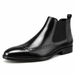 Bottines Chelsea homme noires à bout fleuri mettant en valeur le design élégant