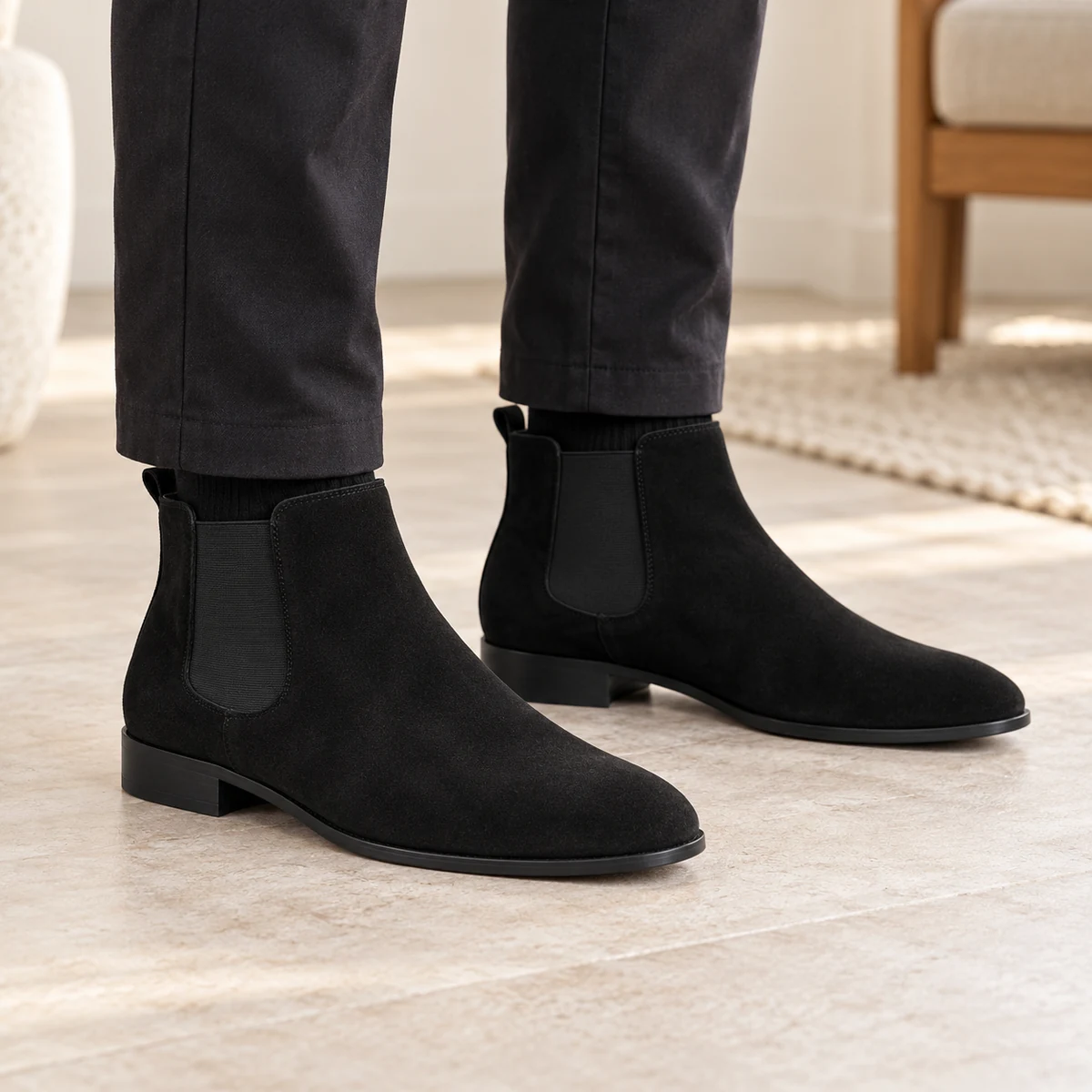 Chaussures Chelsea homme en suédine noire à bout arrondi