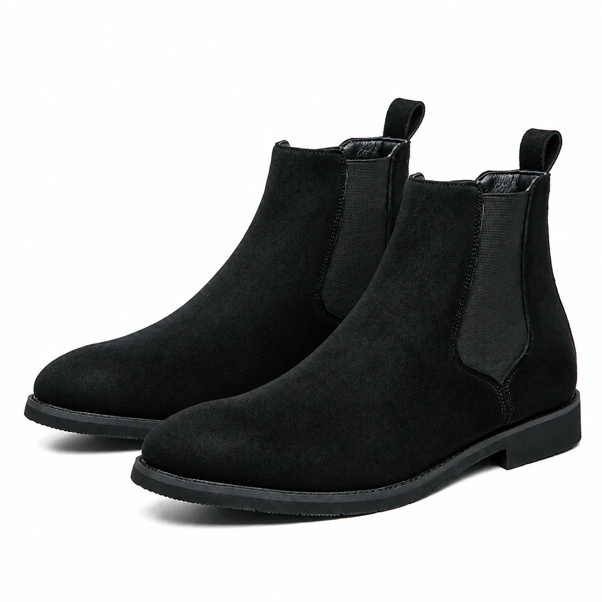 Détail des bottines Chelsea homme noires veloutées avec finition soignée et bout rond