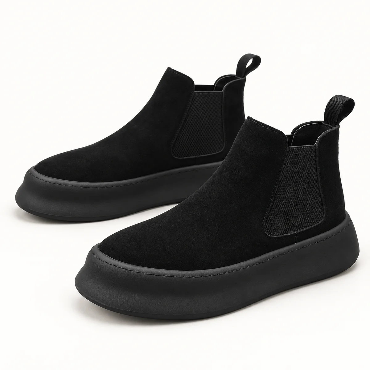 Détail des bottines Chelsea homme noires à semelle épaisse et finition veloutée