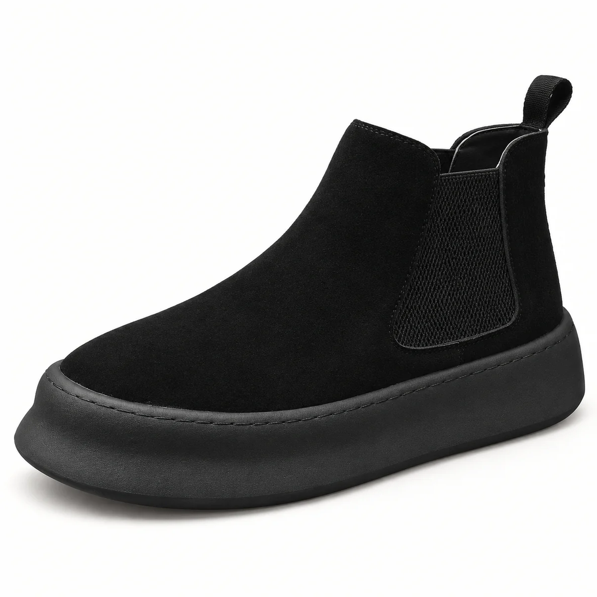 Bottines Chelsea homme noires en velours avec semelle épaisse sur fond blanc