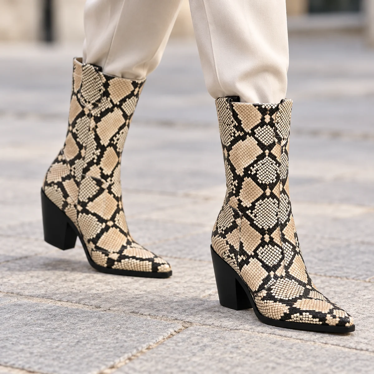 Chaussures cowboy femme avec motif serpent beige et noir