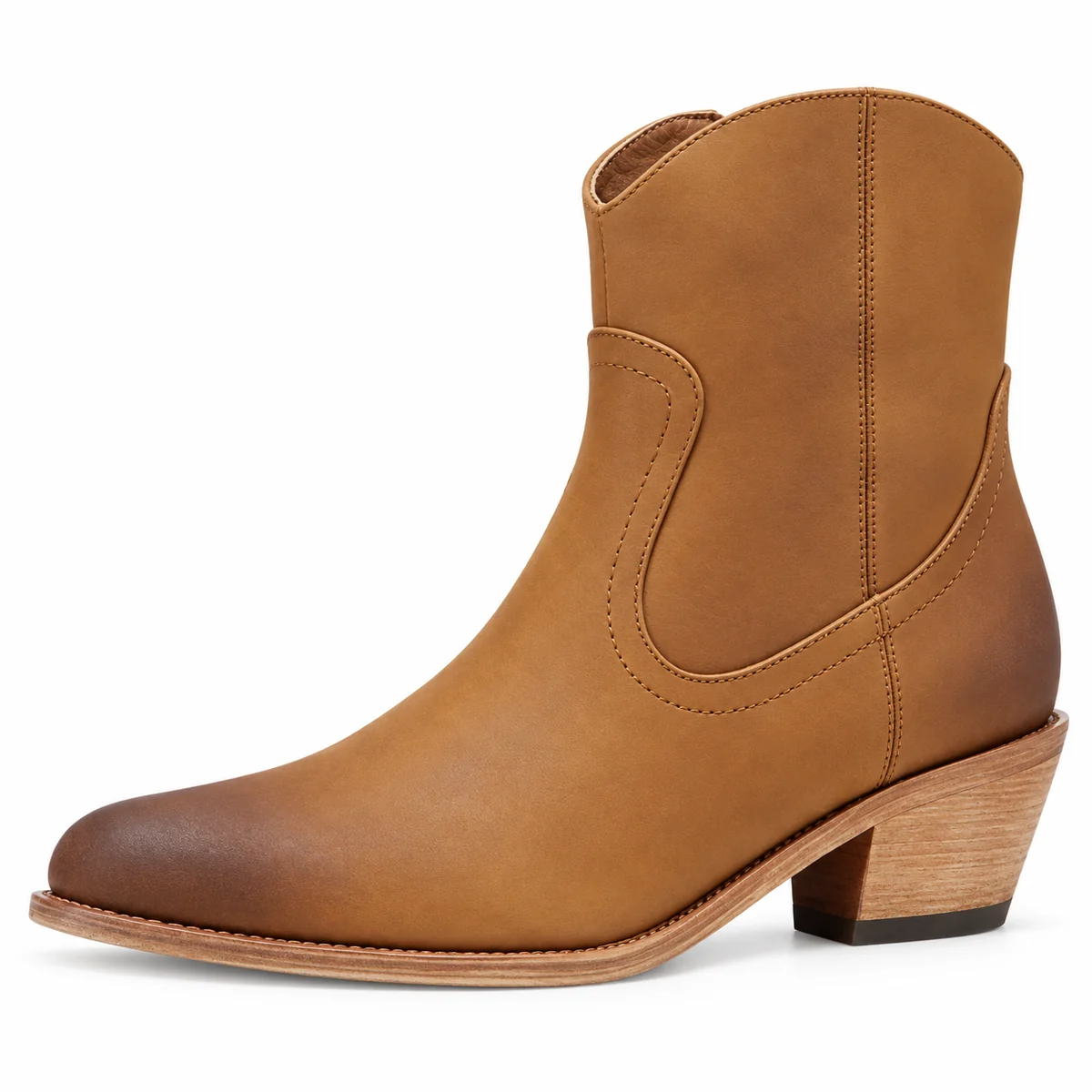 Femme portant des bottines cowboy camel à bout nuancé style raffiné