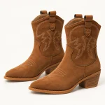 Bottines cowboy femme camel avec broderies ton sur ton élégantes