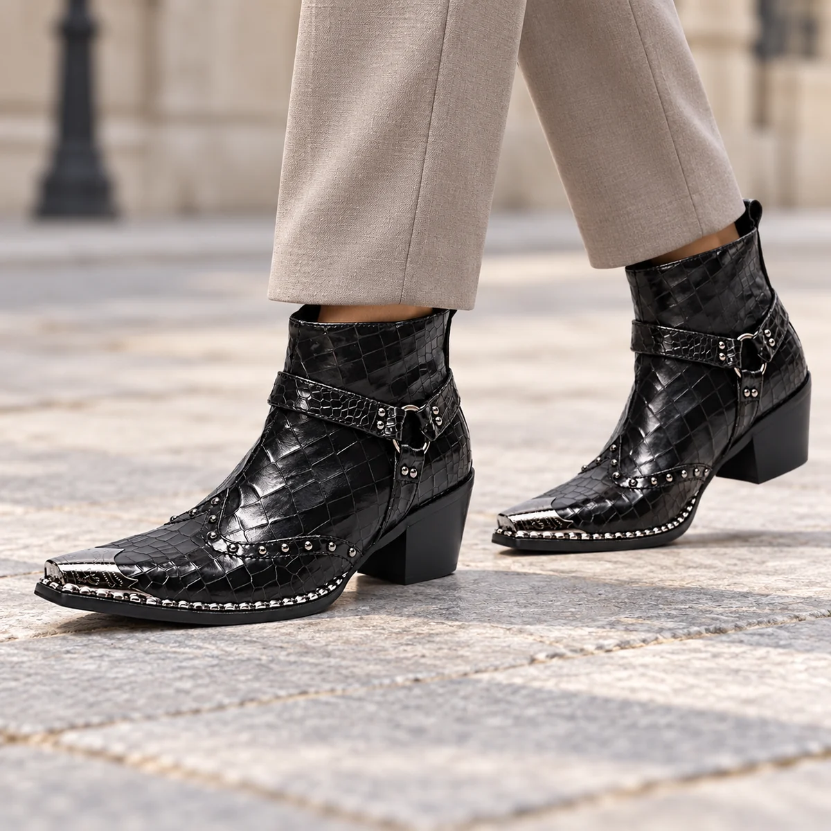 Chaussures cowboy pour femme noires avec détails en métal