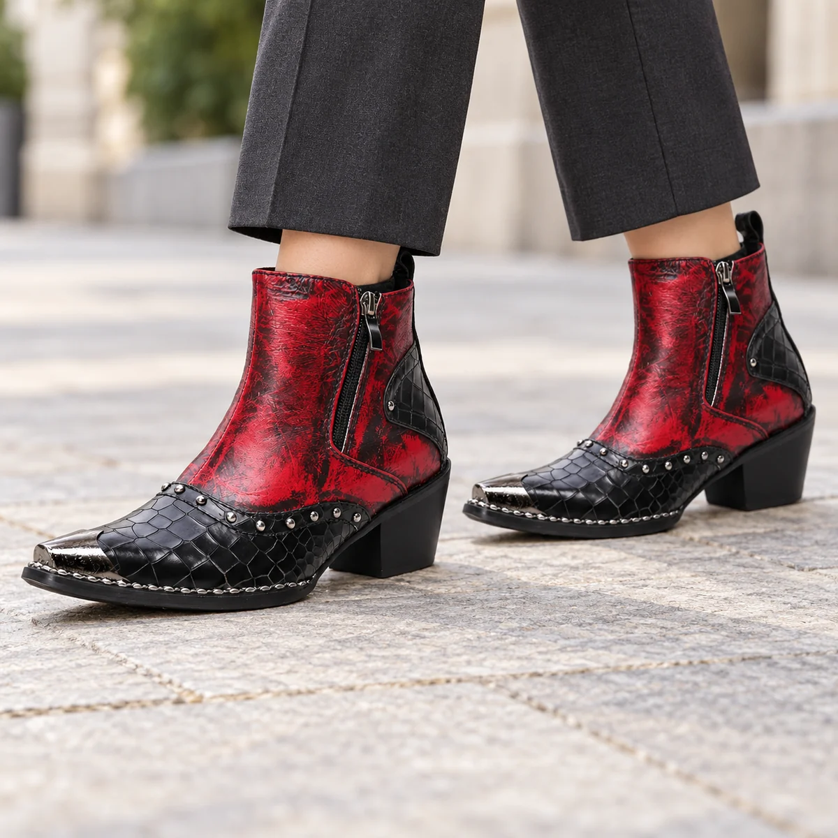 Chaussures cowboy pour femme noir et rouge avec détails en rivets et fermeture éclair