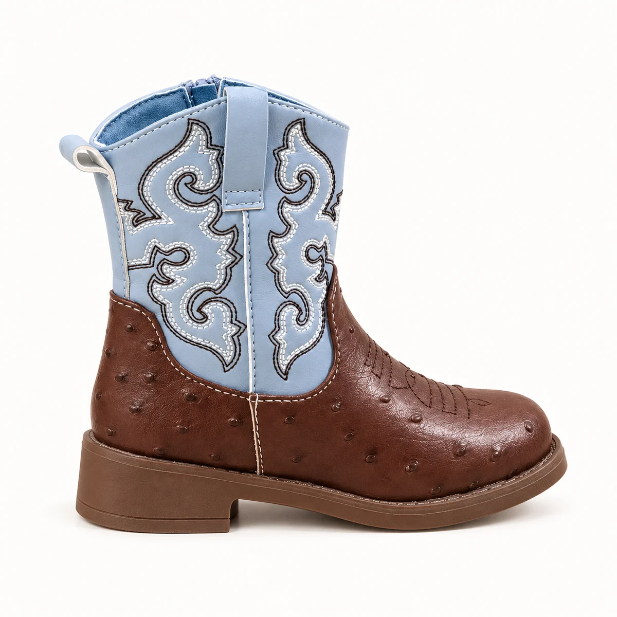 Détails des broderies sur bottines cowboy pour fille en marron et bleu clair