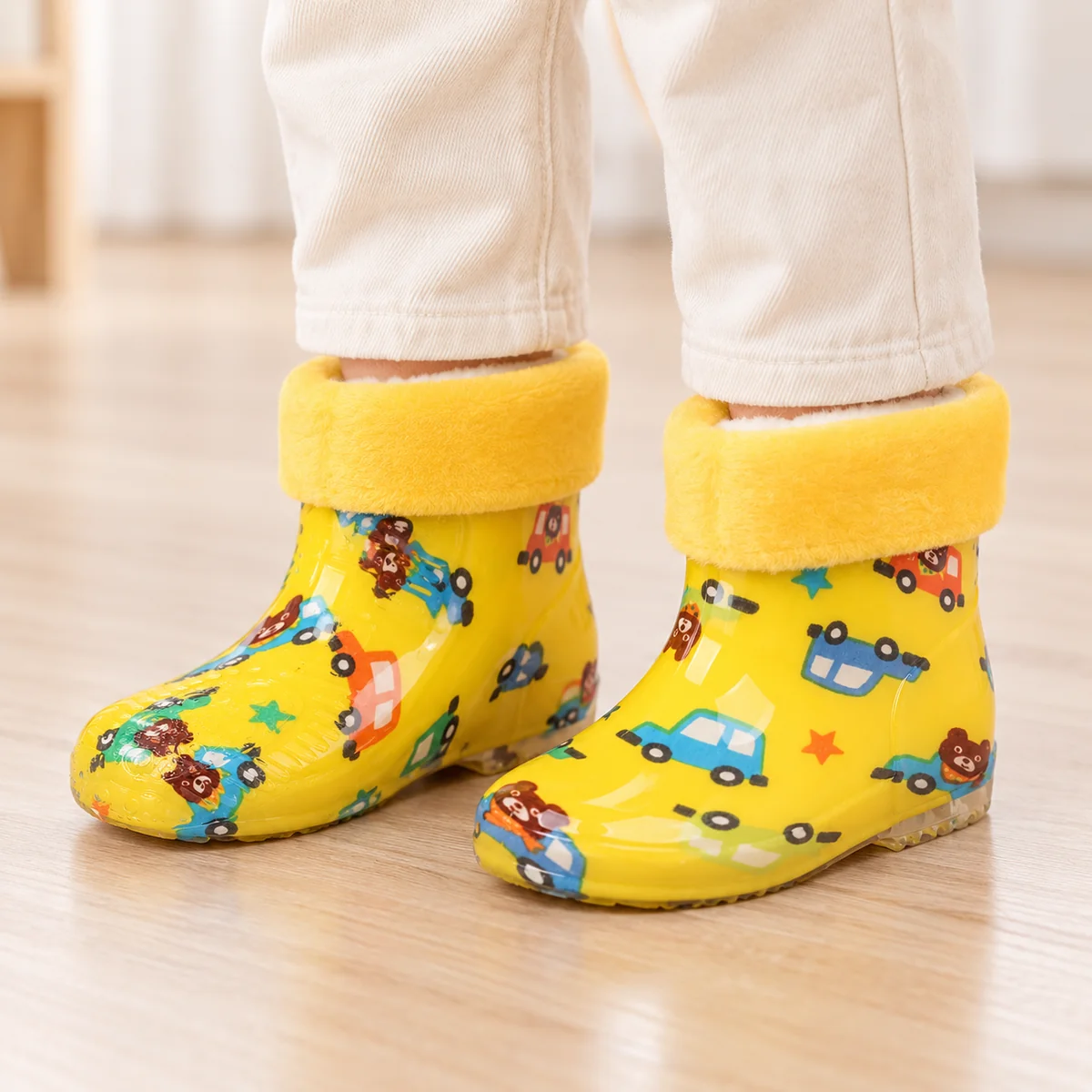 bottines de pluie enfant jaunes a peti 44398 13a porte