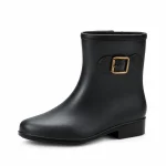 Bottines de pluie femme noires avec boucle dorée élégantes