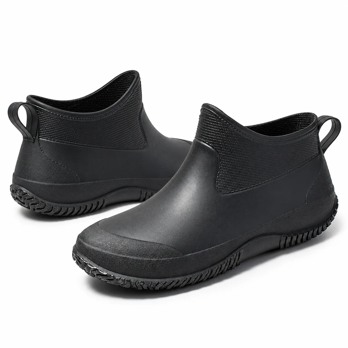 Vue rapprochée des bottines de pluie femme noires avec texture au col