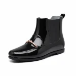 Bottines de pluie noires pour femme avec ornement métallique élégantes
