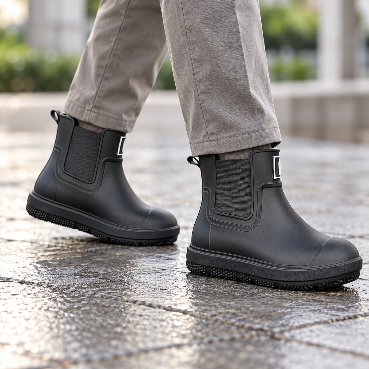 Vue de face des bottines de pluie homme en PVC à col souple pour conduite sous la pluie