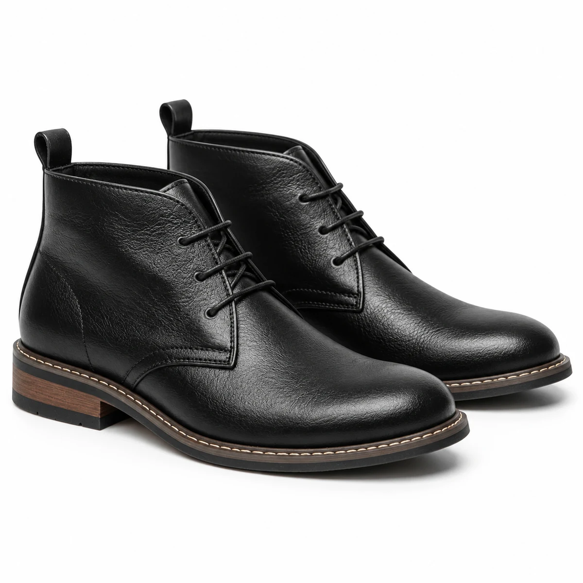 Vue side des bottines desert homme en cuir noir avec finition élégante