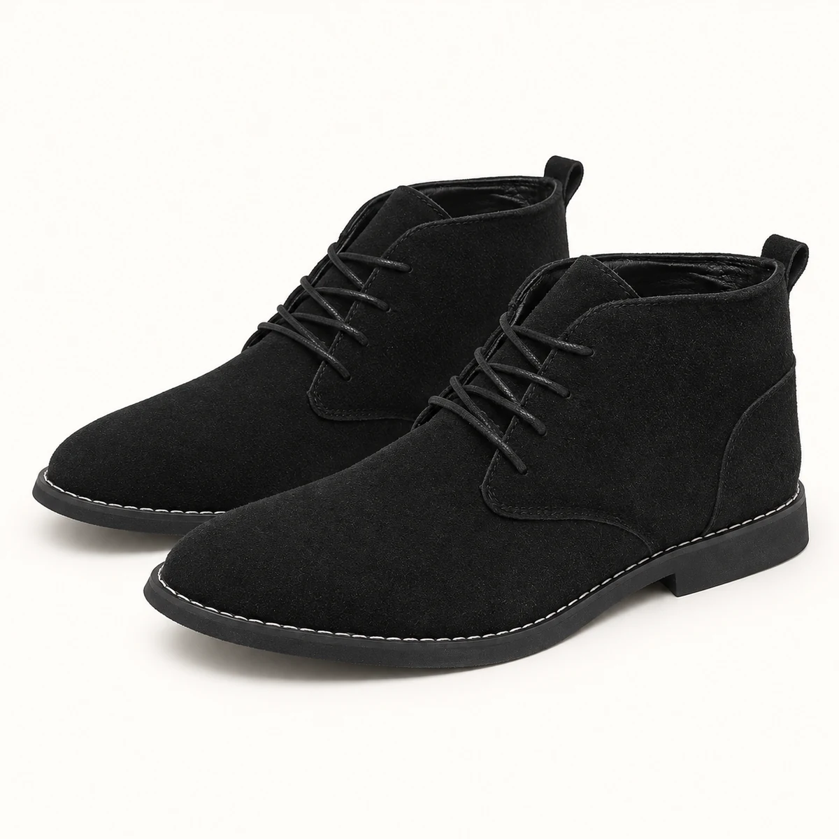Bottines desert homme noires en suédine vues de face