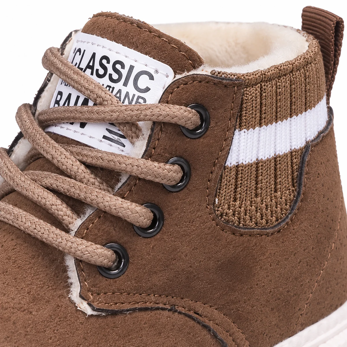 Chaussures enfant marron fourrées avec semelle blanche pour le froid