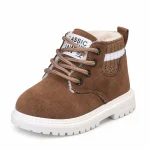 Bottines enfant marron fourrées avec semelle blanche pour l'hiver
