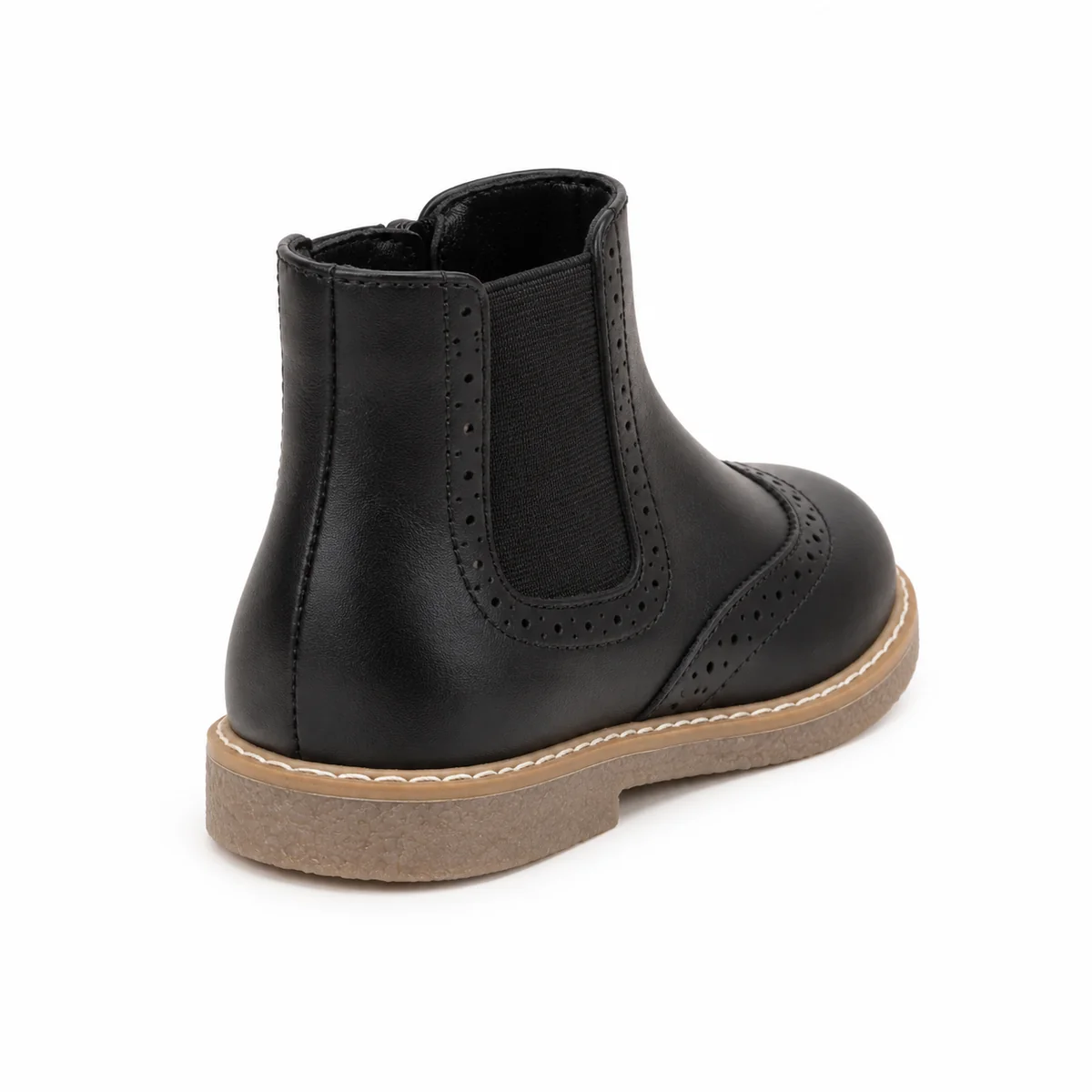 Détail du motif fleuri sur la pointe des bottines pour enfant