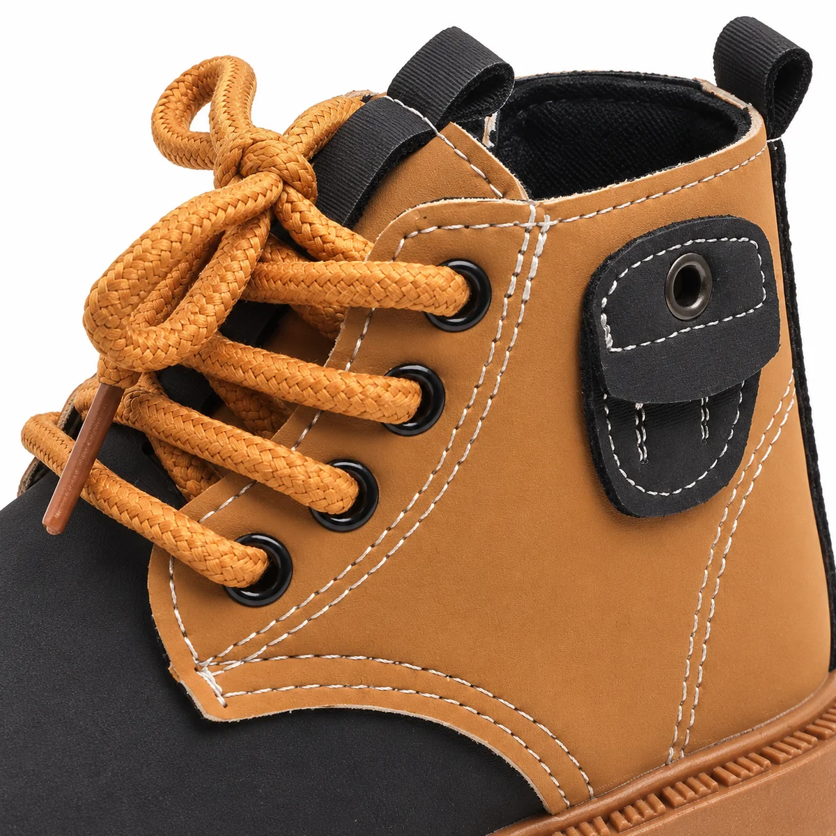 Accessoires pour enfant avec bottines à lacets noires et camel
