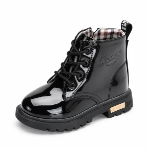 Bottines enfant noires vernies à lacets avec semelle antidérapante