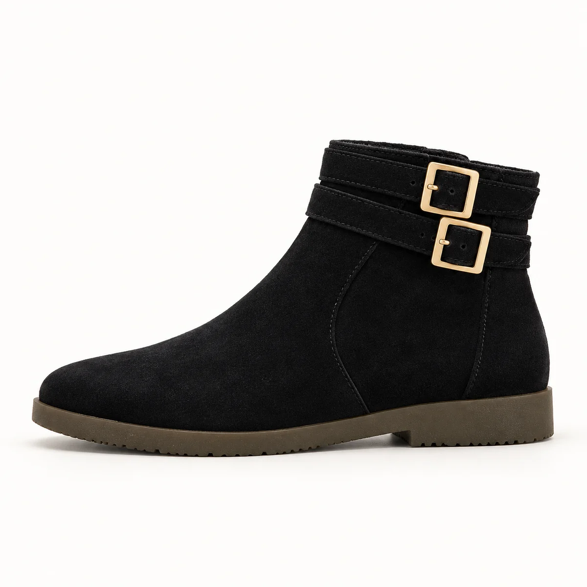 Détail close-up des bottines femme à boucle et talon bas en noir