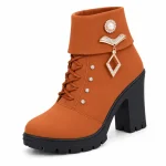 bottines femme a talon haut et bout rond marron vue de trois quarts sur fond blanc 45125