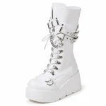 bottines femme blanches a lacets et plateforme vue de trois quarts sur fond blanc 44773