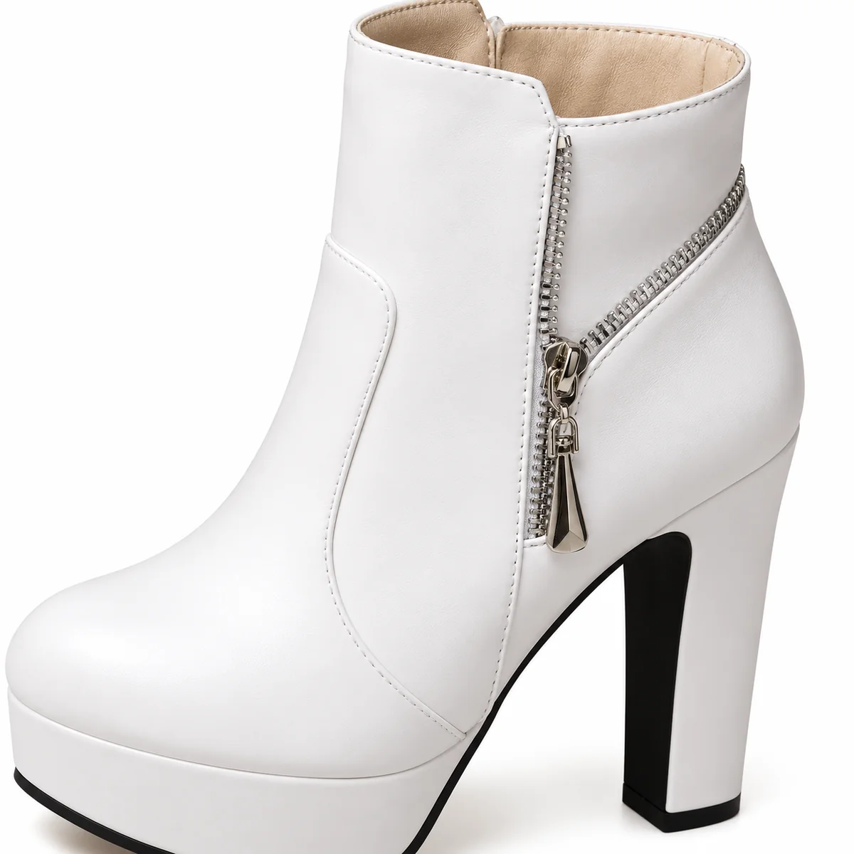 Vue rapprochée des bottines femme blanches à plateforme et talon carré