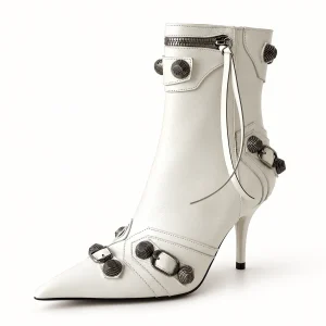 Bottines femmes blanches à rivets et talon aiguille élégantes