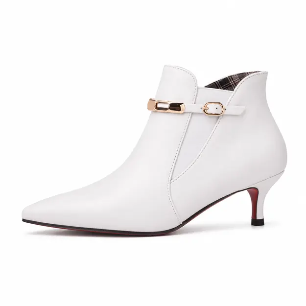 bottines femme blanches pointues a petit talon vue de profil sur fond blanc 45061