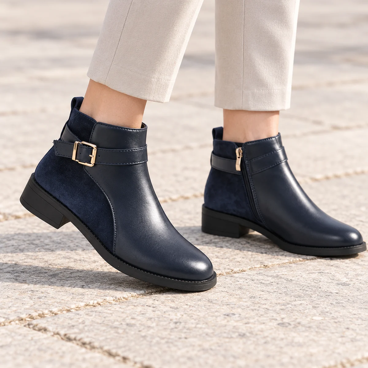 Chaussures femme en cuir bleu foncé avec boucle et fermeture éclair