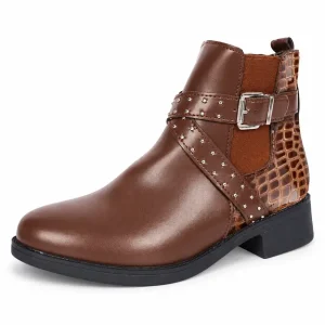 bottines femme cafe a boucles et clous vue de trois quarts sur fond blanc 45049