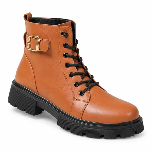 bottines femme caramel a lacets et plateforme vue de trois quarts sur fond blanc 45051