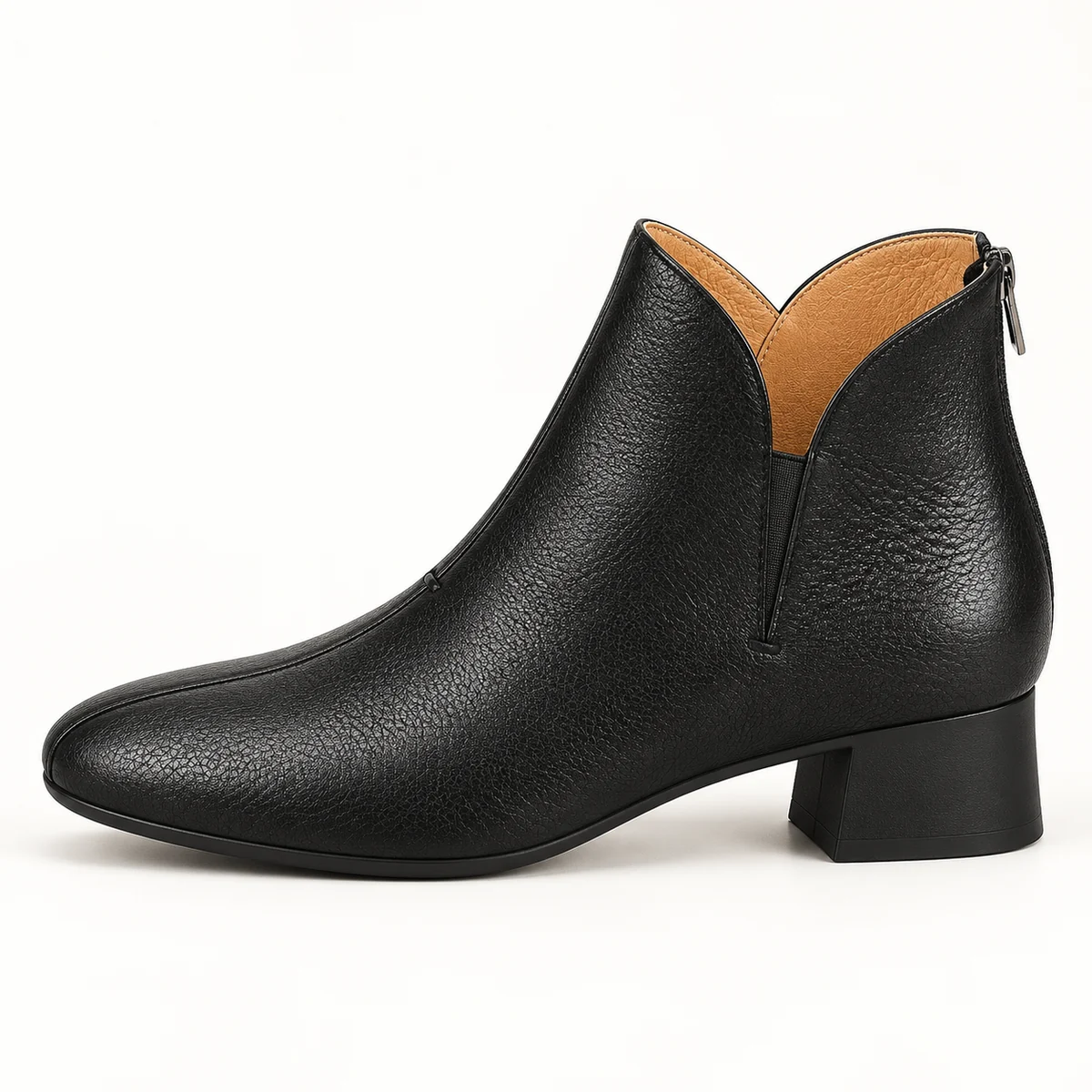 Femme portant des bottines en cuir noir souple avec zip arrière pour un look élégant