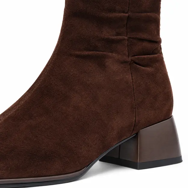 bottines femme en daim a talon carre marron non fourre detail du daim et du talon carre 45101