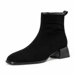 bottines femme en daim a talon carre noir non fourre vue de trois quarts sur fond blanc 45102