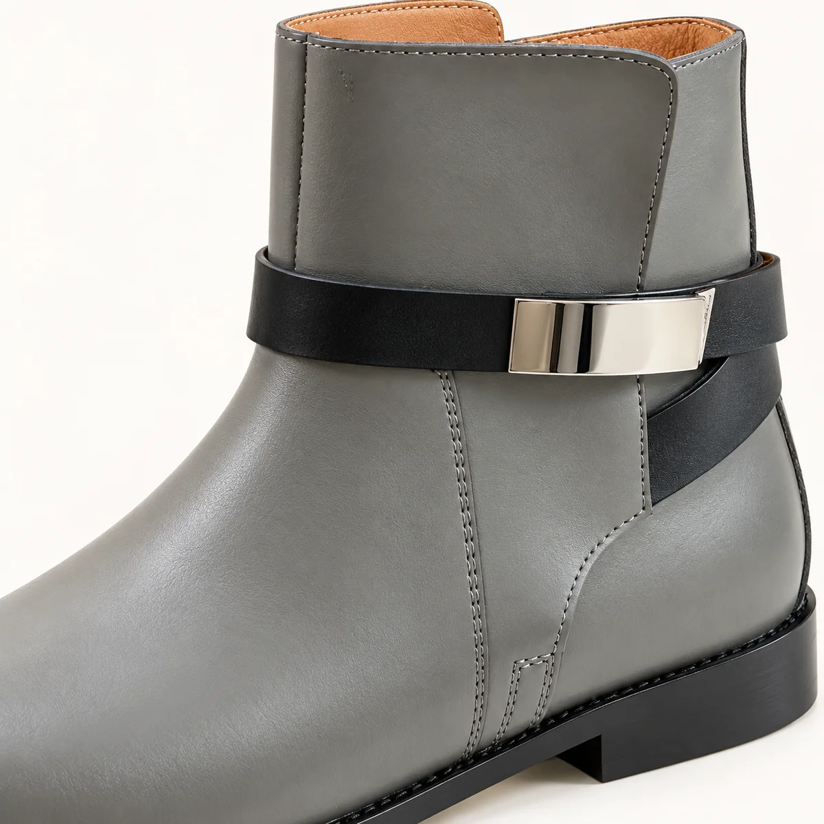 Souliers femme grise avec bride noire et petite hauteur de talon